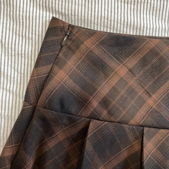 Women’s Pleated Mini Skirt - Picture 2 of 4